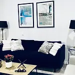 Spacious Newly Renovated Princes Wharf 1Br