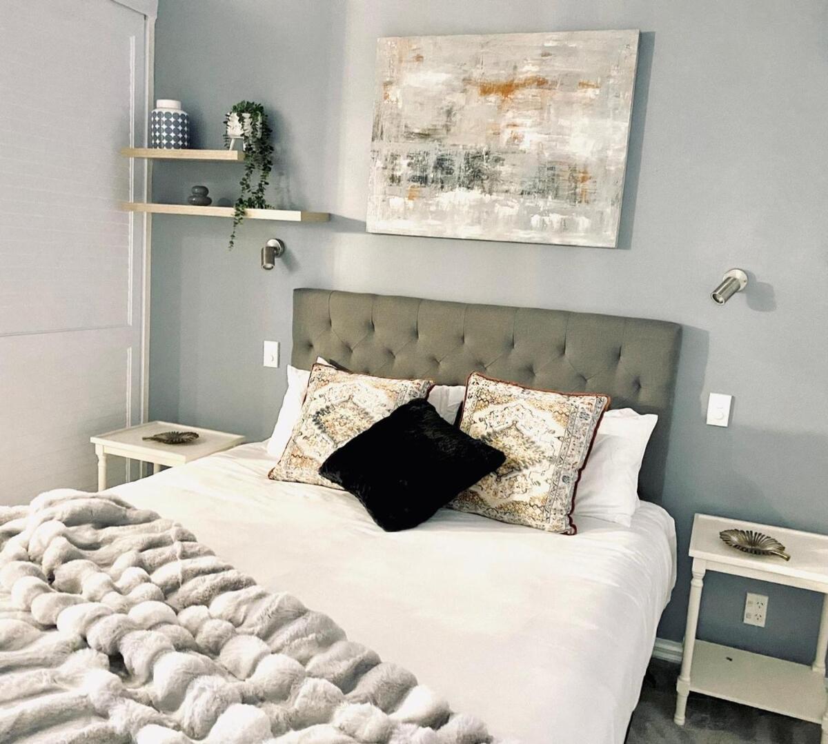 Spacious Newly Renovated Princes Wharf 1br Apartment *