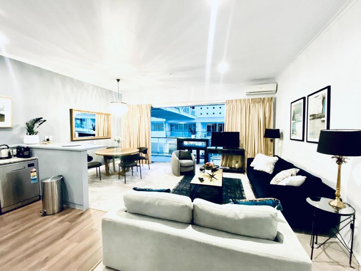 Spacious Newly Renovated Princes Wharf 1br